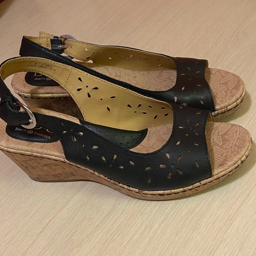BOC  Size 9M Leather Black and Tan Cut-Out Wedges